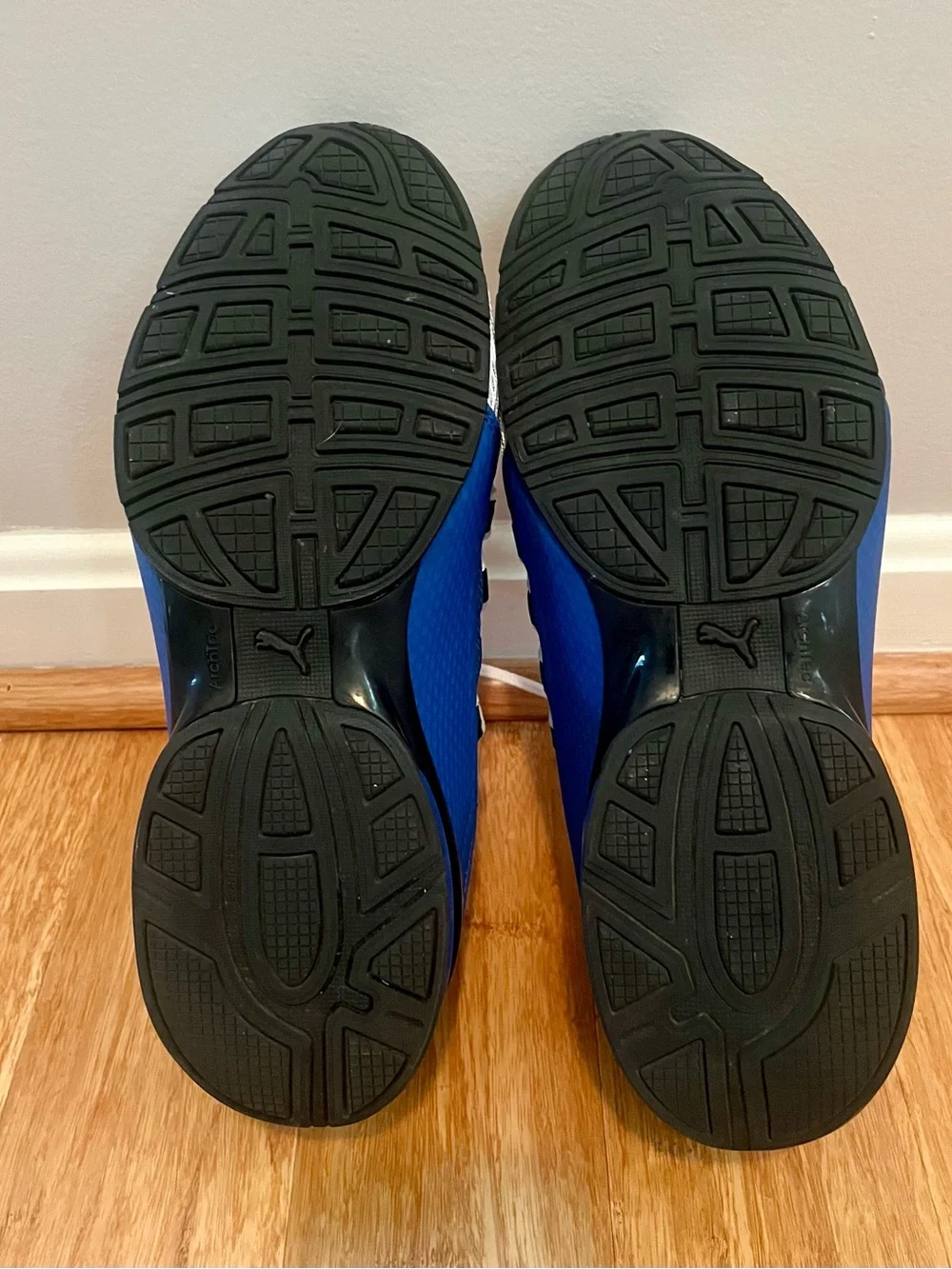 Puma Men's White Mesh Running Shoes with Navy Logos